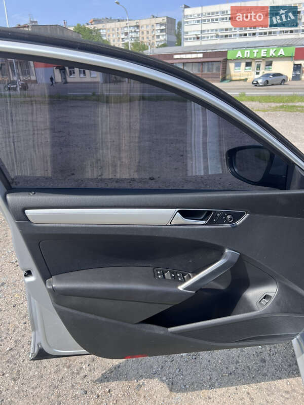 Седан Volkswagen Passat 2016 в Харькове