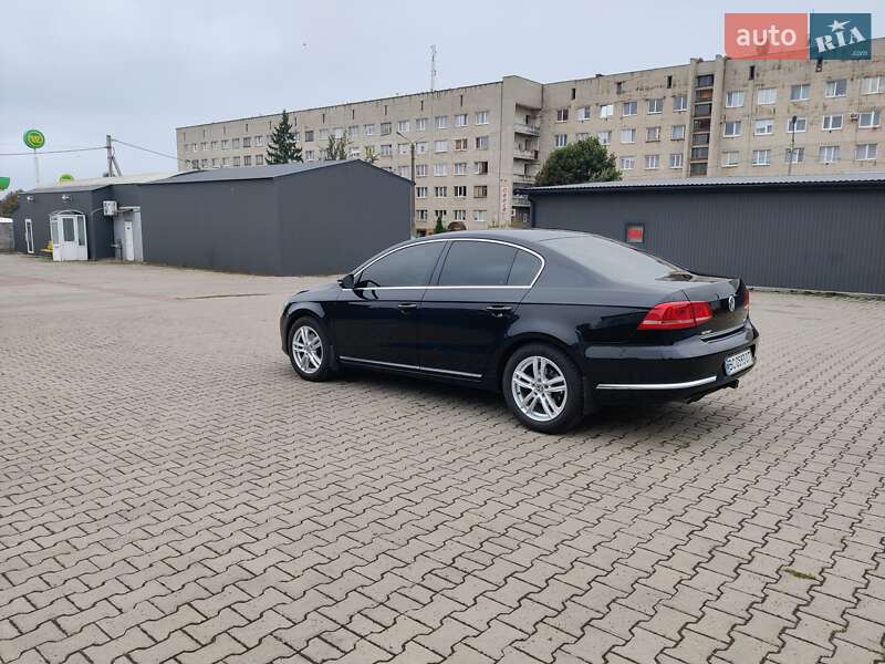 Седан Volkswagen Passat 2011 в Сокале
