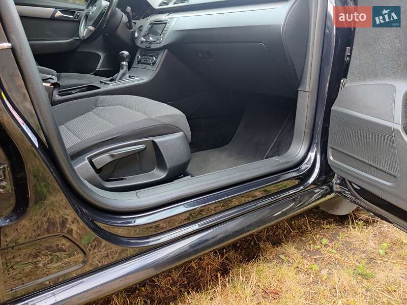 Седан Volkswagen Passat 2011 в Сокале