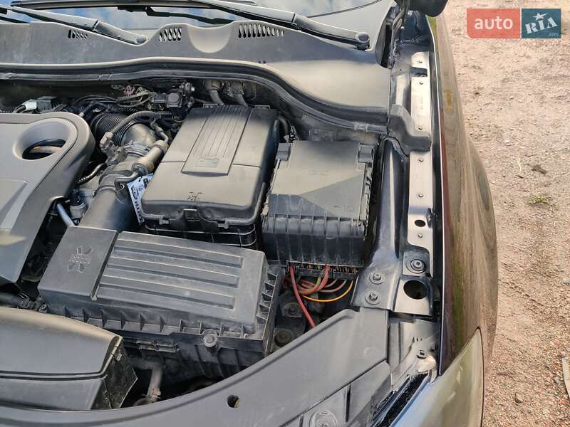 Седан Volkswagen Passat 2011 в Сокале