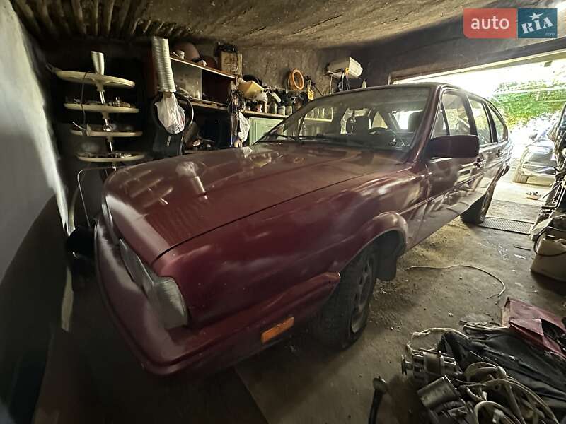 Универсал Volkswagen Passat 1982 в Тарутине