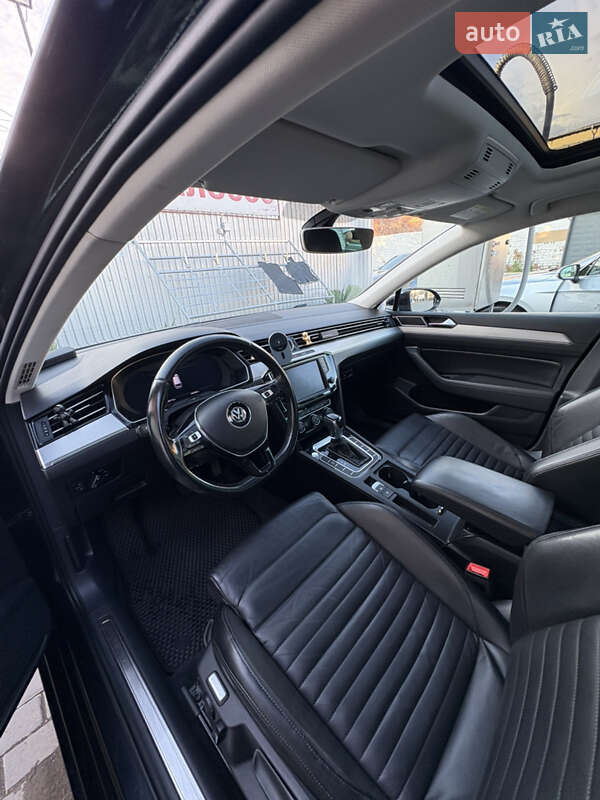 Універсал Volkswagen Passat 2015 в Чернівцях