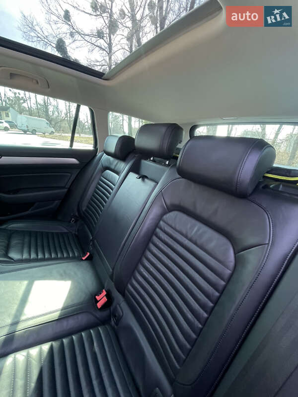 Універсал Volkswagen Passat 2015 в Чернівцях