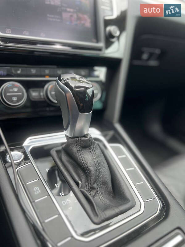 Універсал Volkswagen Passat 2015 в Чернівцях