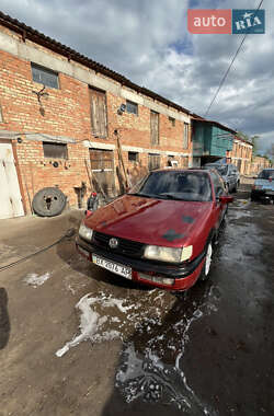 Седан Volkswagen Passat 1994 в Александровке