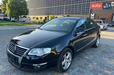 Седан Volkswagen Passat 2010 в Луцке