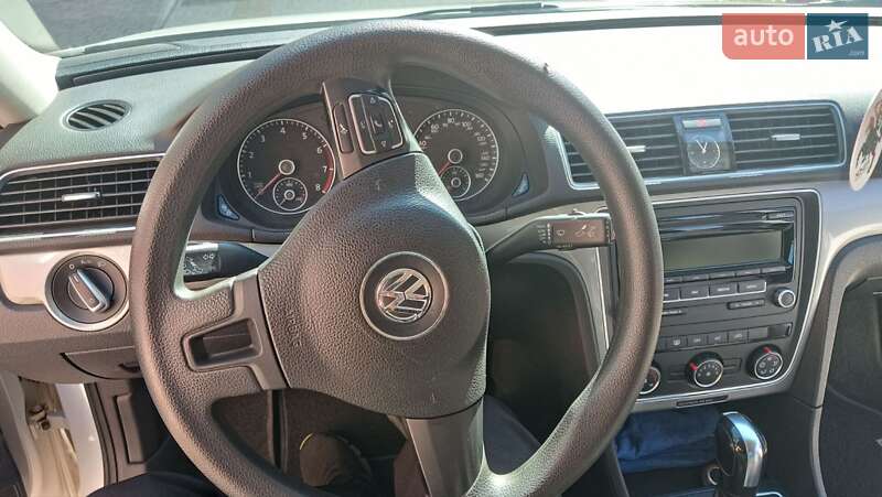 Седан Volkswagen Passat 2013 в Лозовій
