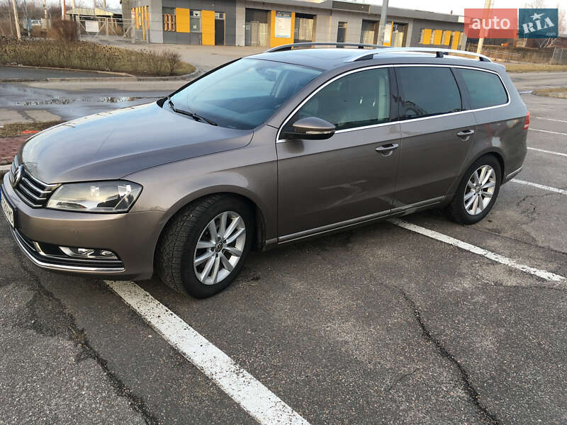 Універсал Volkswagen Passat 2011 в Харкові