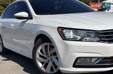 Седан Volkswagen Passat 2018 в Днепре