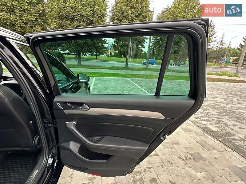 Универсал Volkswagen Passat 2018 в Львове фото 24 Универсал Volkswagen Passat 2018 в Львове