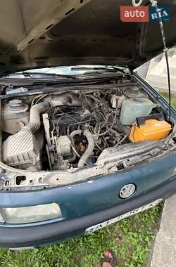 Седан Volkswagen Passat 1988 в Калуше