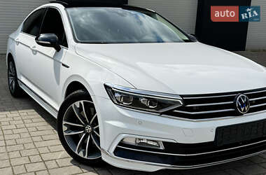 Седан Volkswagen Passat 2017 в Днепре