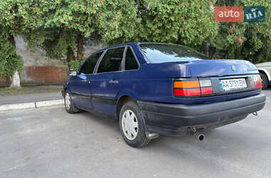 Седан Volkswagen Passat 1990 в Києві