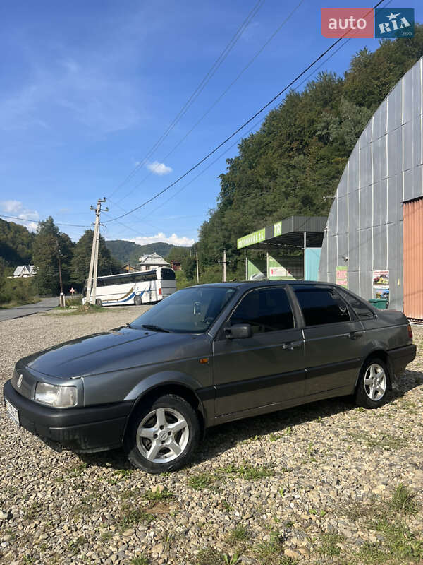 Седан Volkswagen Passat 1988 в Яворове