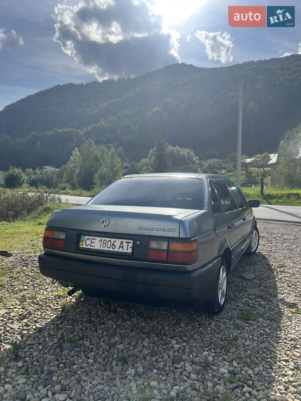 Седан Volkswagen Passat 1988 в Яворове