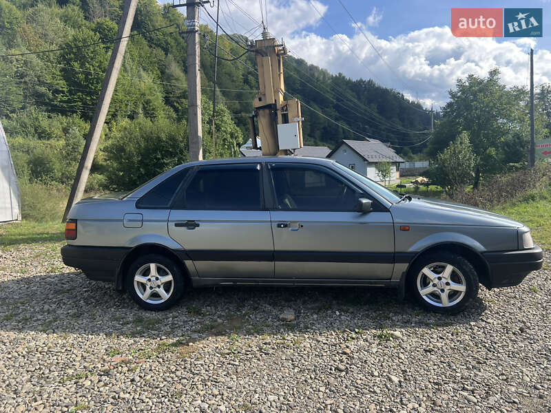 Седан Volkswagen Passat 1988 в Яворове