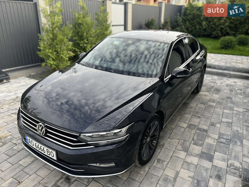 Седан Volkswagen Passat 2019 в Ужгороді