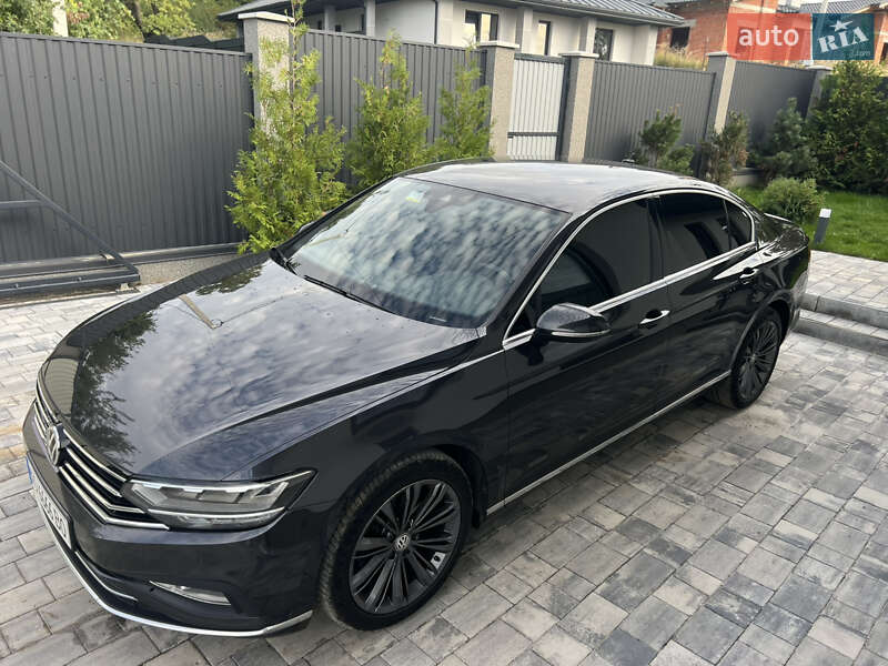 Седан Volkswagen Passat 2019 в Ужгороді