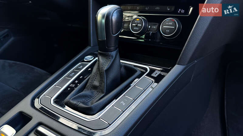 Седан Volkswagen Passat 2019 в Ужгороді