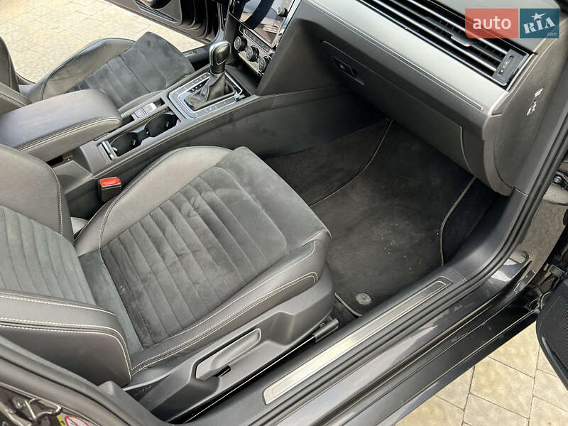 Седан Volkswagen Passat 2019 в Ужгороді
