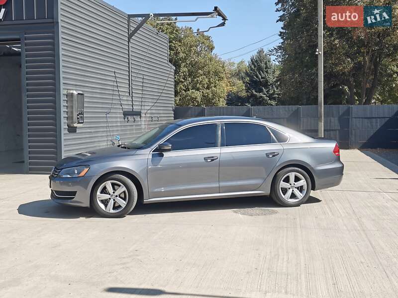 Седан Volkswagen Passat 2013 в Жовтих Водах