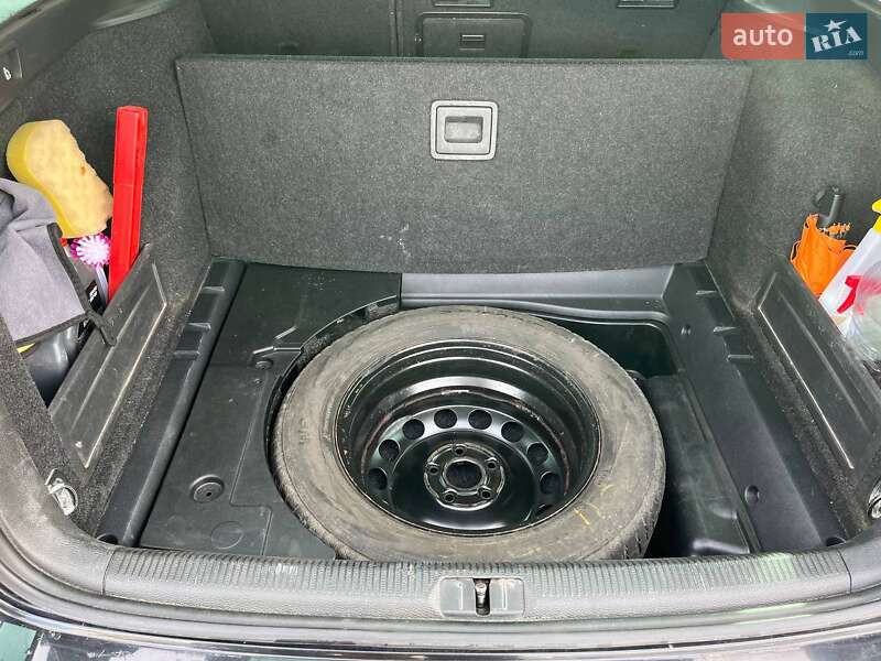 Универсал Volkswagen Passat 2012 в Коростене