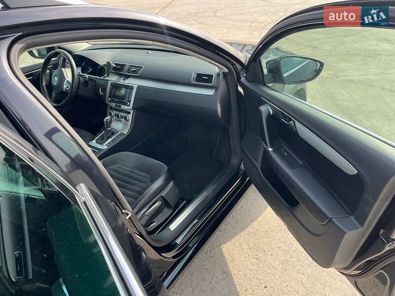 Универсал Volkswagen Passat 2012 в Коростене