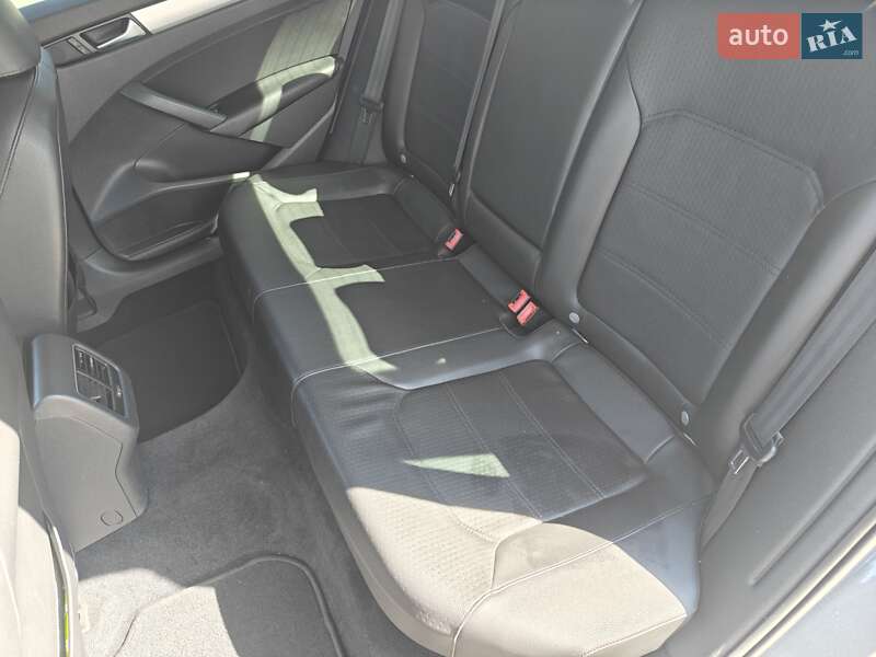 Седан Volkswagen Passat 2013 в Жовтих Водах