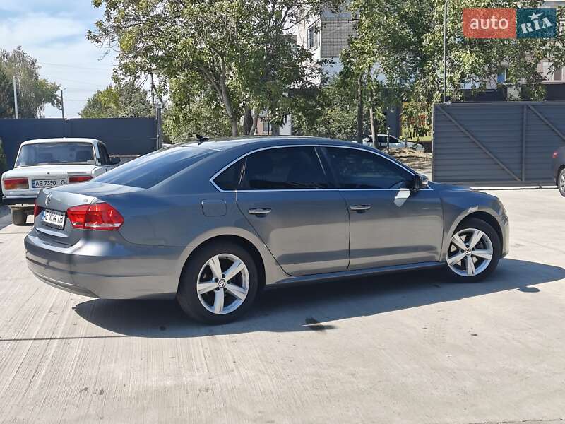 Седан Volkswagen Passat 2013 в Жовтих Водах
