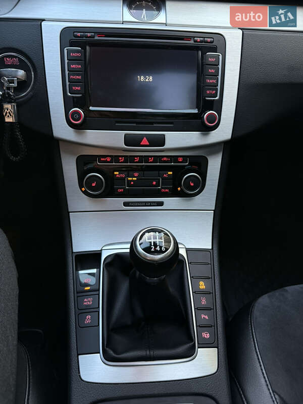 Універсал Volkswagen Passat 2011 в Києві фото 16 Універсал Volkswagen Passat 2011 в Києві