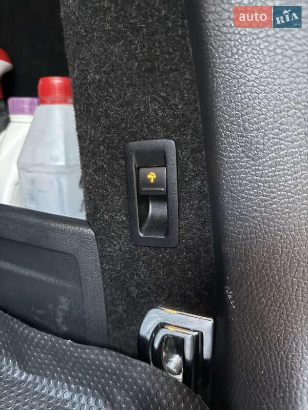 Універсал Volkswagen Passat 2011 в Києві фото 25 Універсал Volkswagen Passat 2011 в Києві