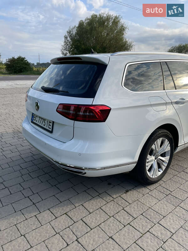 Универсал Volkswagen Passat 2016 в Киеве