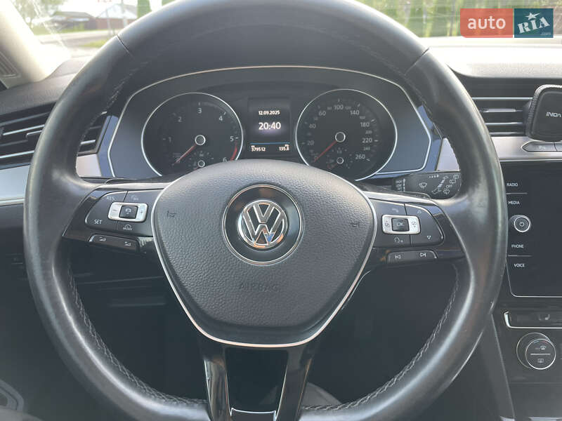 Универсал Volkswagen Passat 2016 в Киеве