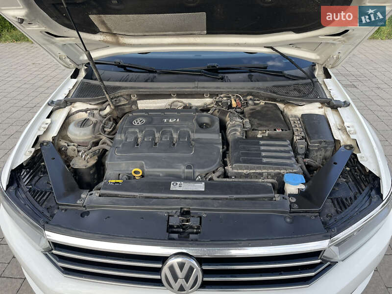 Универсал Volkswagen Passat 2016 в Киеве