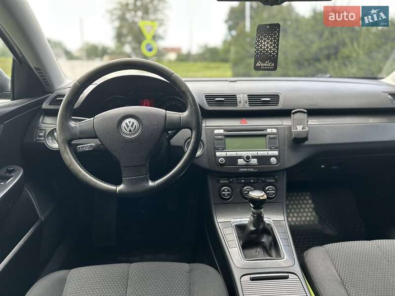 Универсал Volkswagen Passat 2006 в Староконстантинове