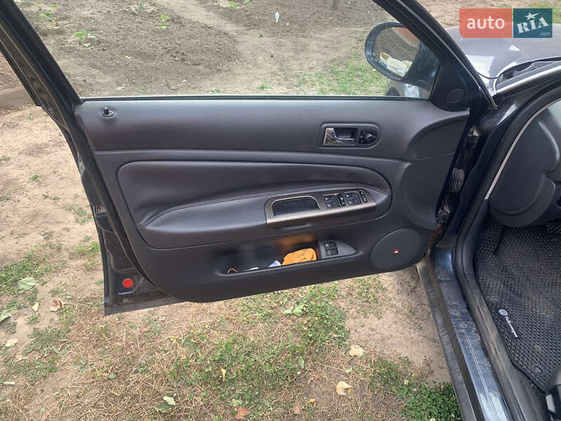 Седан Volkswagen Passat 2004 в Киеве