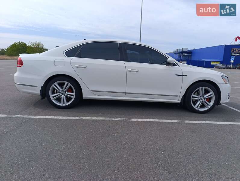 Седан Volkswagen Passat 2014 в Новомиргороде