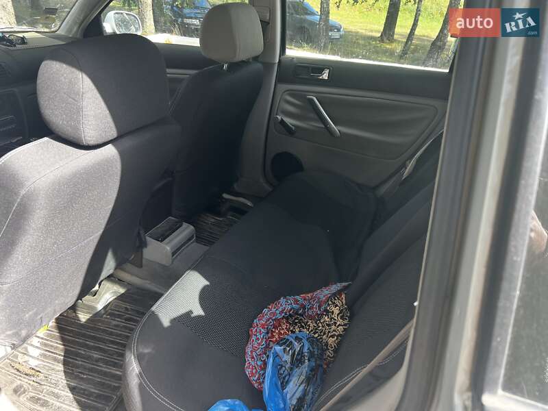 Универсал Volkswagen Passat 2000 в Путивле