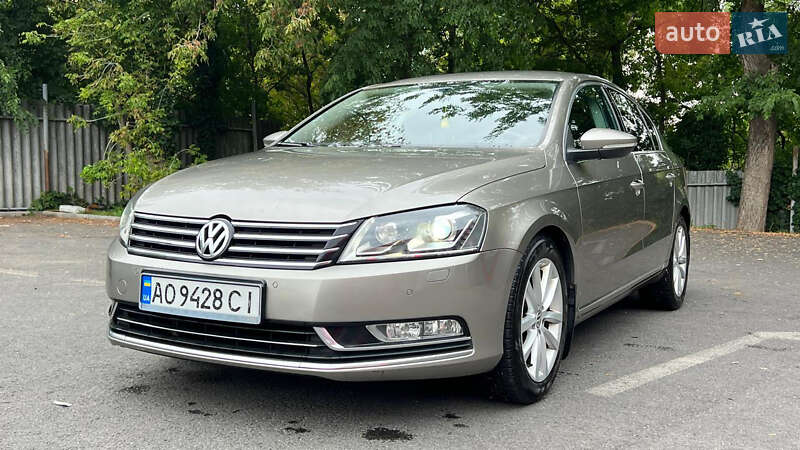 Седан Volkswagen Passat 2013 в Ужгороде