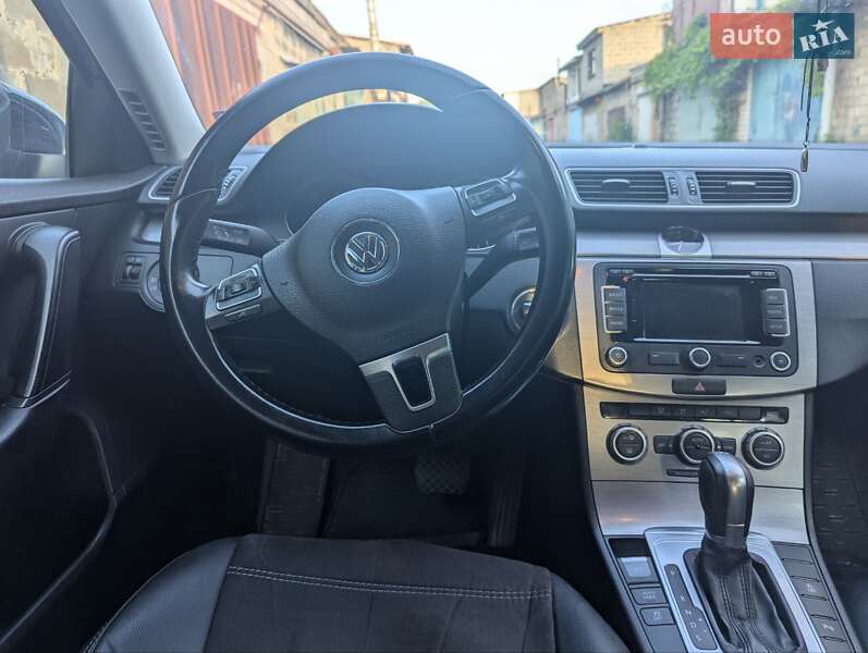 Универсал Volkswagen Passat 2014 в Киеве