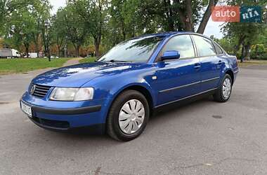 Седан Volkswagen Passat 1999 в Киеве