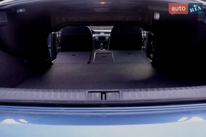 Седан Volkswagen Passat 2016 в Киеве