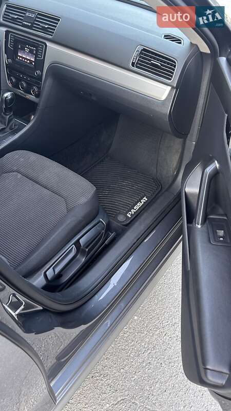 Седан Volkswagen Passat 2017 в Днепре