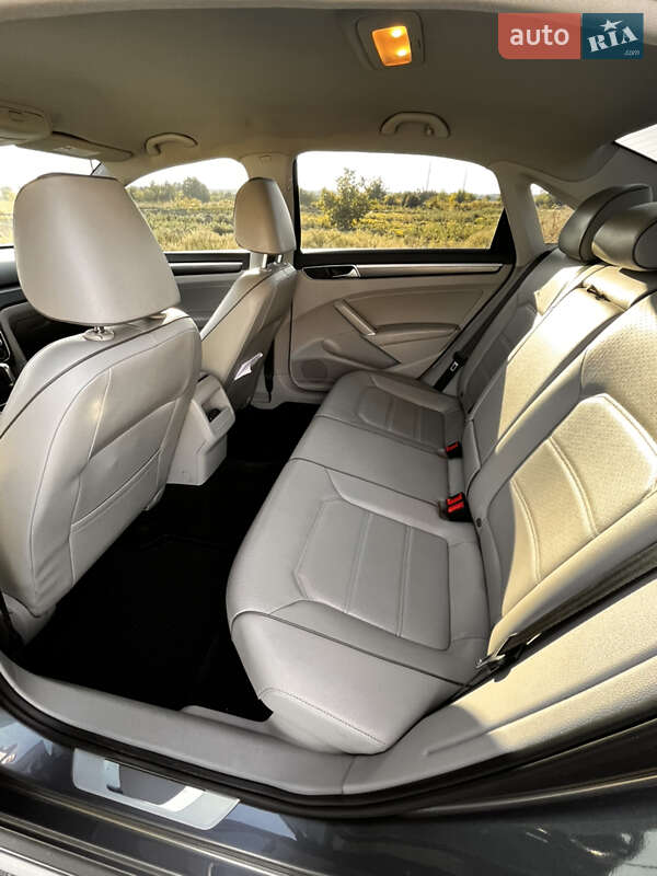 Седан Volkswagen Passat 2017 в Києві