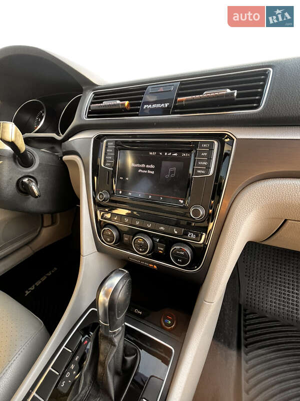 Седан Volkswagen Passat 2017 в Києві