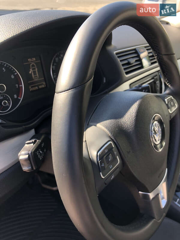 Седан Volkswagen Passat 2013 в Полтаві