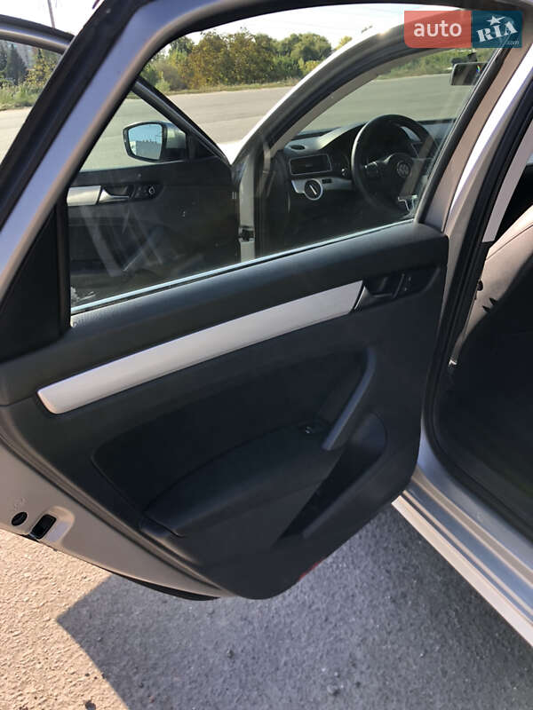 Седан Volkswagen Passat 2013 в Полтаві