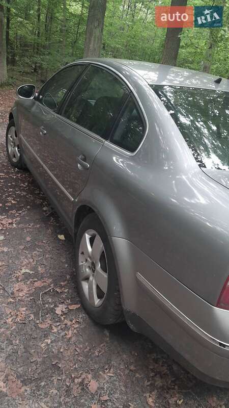 Седан Volkswagen Passat 2004 в Каменке-Бугской