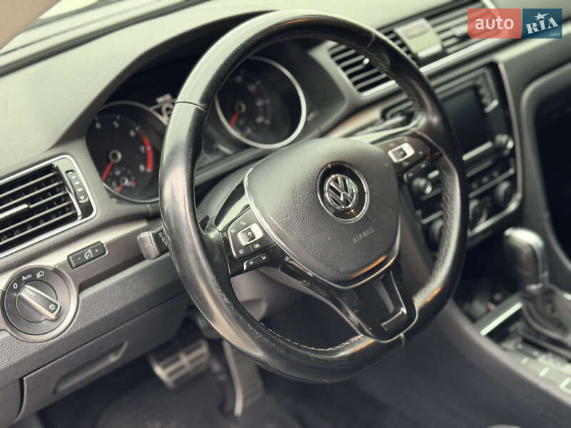 Седан Volkswagen Passat 2017 в Виннице