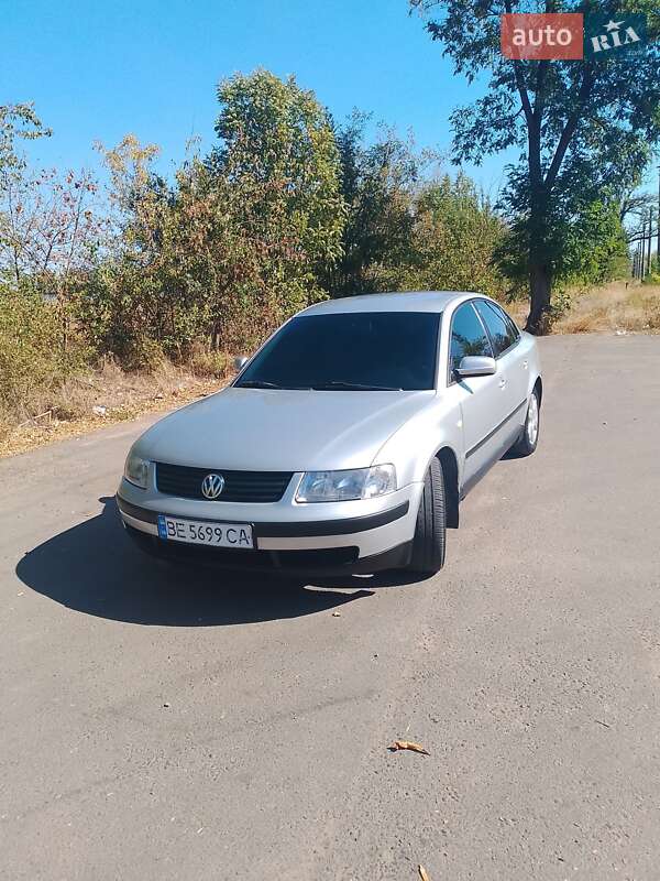 Седан Volkswagen Passat 1999 в Первомайске